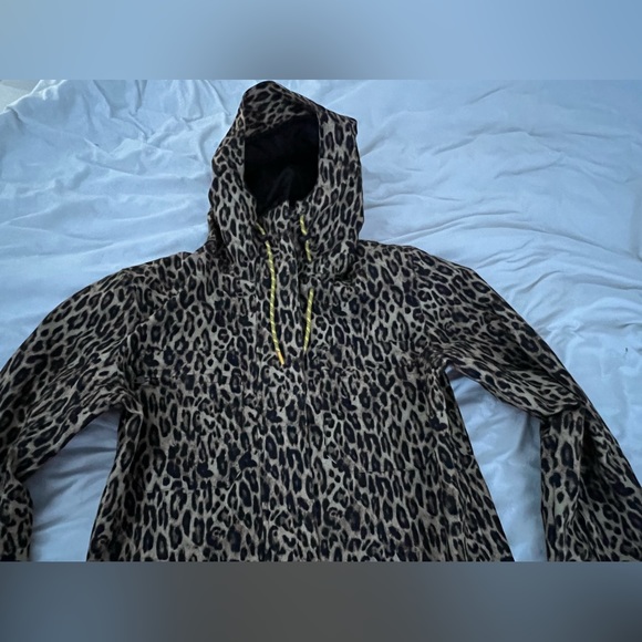 DC Snowsuit LIKE NEW - Picture 6 of 7